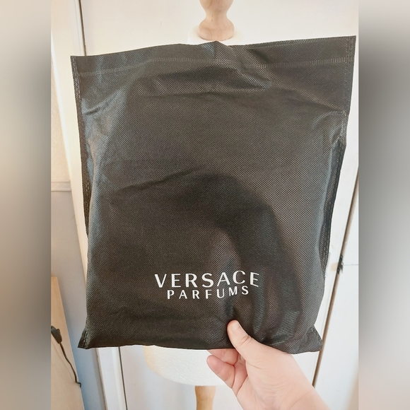 Veraace Parfum Medusa Head Cross Body Bag with Dust Bag - Picture 4 of 8